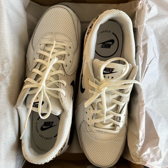 Women’s Nike Air Mox EXCEE size 9 - Picture 3 of 7